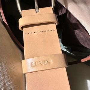 NWT Levi’s Woman’s Belt, Natural Color, Size Large